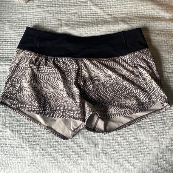 PATTERNED LULULEMON SPEED UP 2.5” - Picture 1 of 5